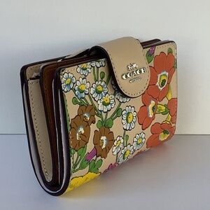 COACH CR934 MED CORNER ZIP Gorgeous Leather WALLET WITH FLORAL PRINT NWT